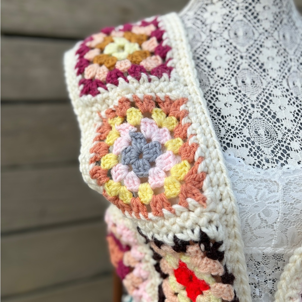 Boho Crochet Granny Square Vest – Handmade from Vintage Afghan - Picture 4 of 11